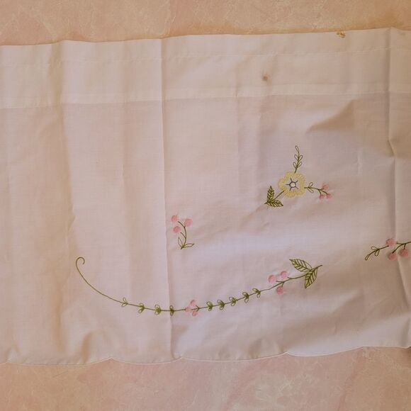 Vintage window treatment 1 single panel floral embroidery white cottagecore coun - Picture 3 of 7